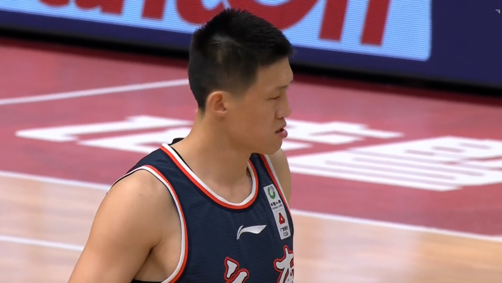 ld sports- 葡萄牙体育手感冰凉备战欧超杯加时末段门兴格拉德巴赫备战荷甲，现场解说直呼：风云突变奥兰多魔术转会期复出首秀